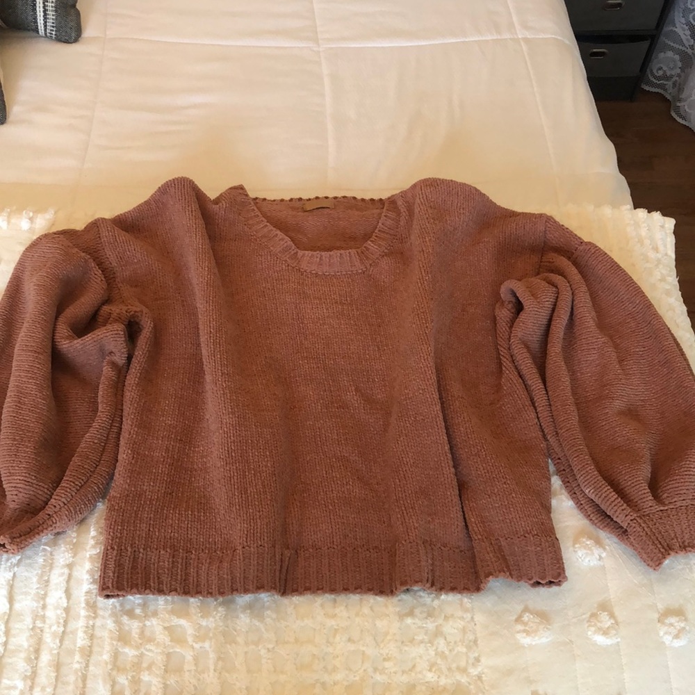 POL sweater. Size L. Mauve. Puff sleeve.